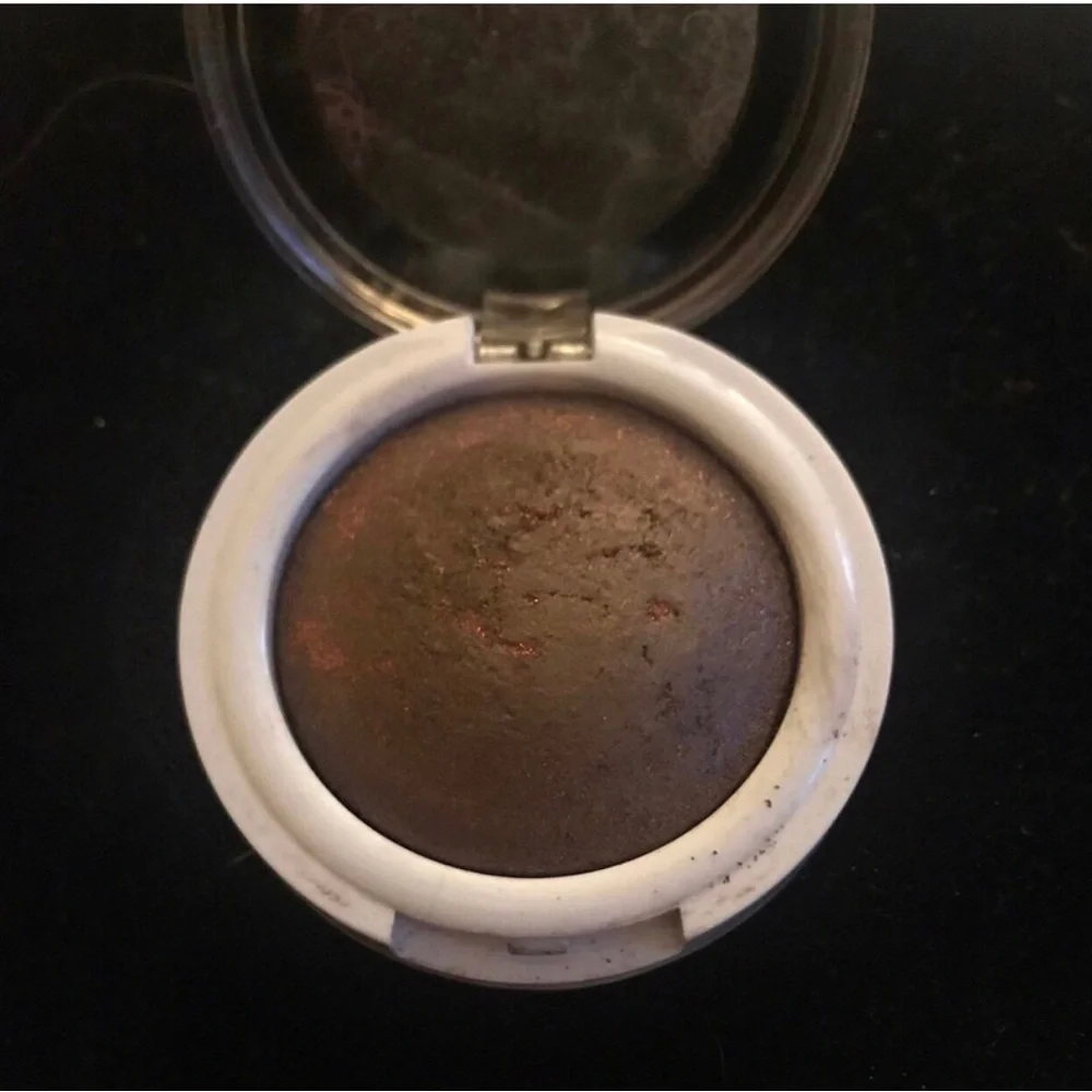 Hard Candy Pressed Baked Eyeshadow - Shimmery Brown Copper